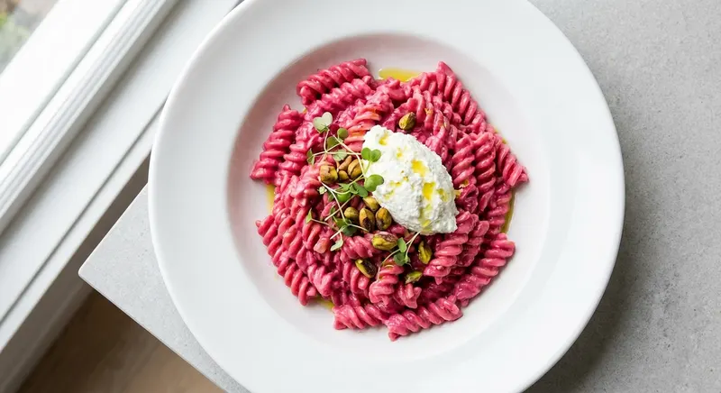 Pinkki punajuuri-ricottapasta